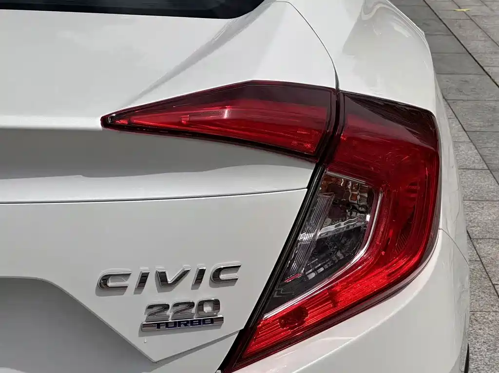 Honda Civic 2018 — фото 13