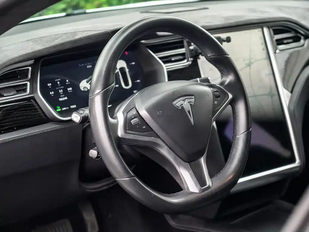 Tesla Model S 2017 — фото 8