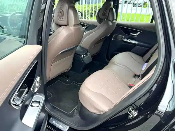 Mercedes-Benz EQE SUV 2025