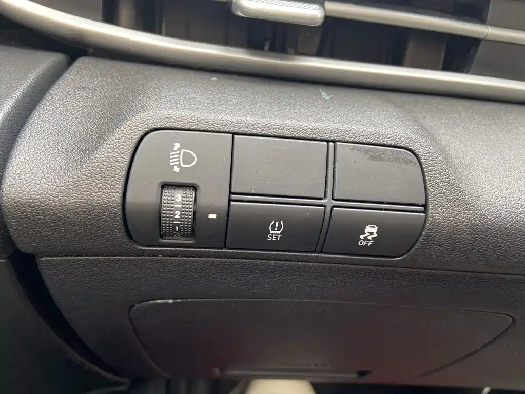 Hyundai Elantra 2022 — фото 15