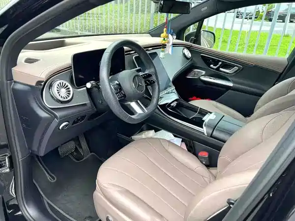 Mercedes-Benz EQE SUV 2025