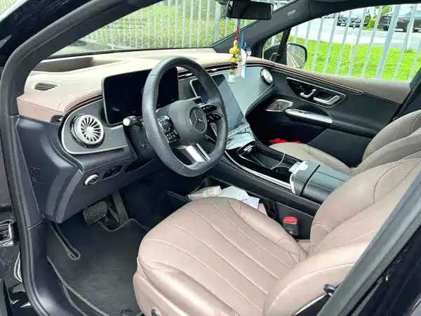 Mercedes-Benz EQE SUV 2025