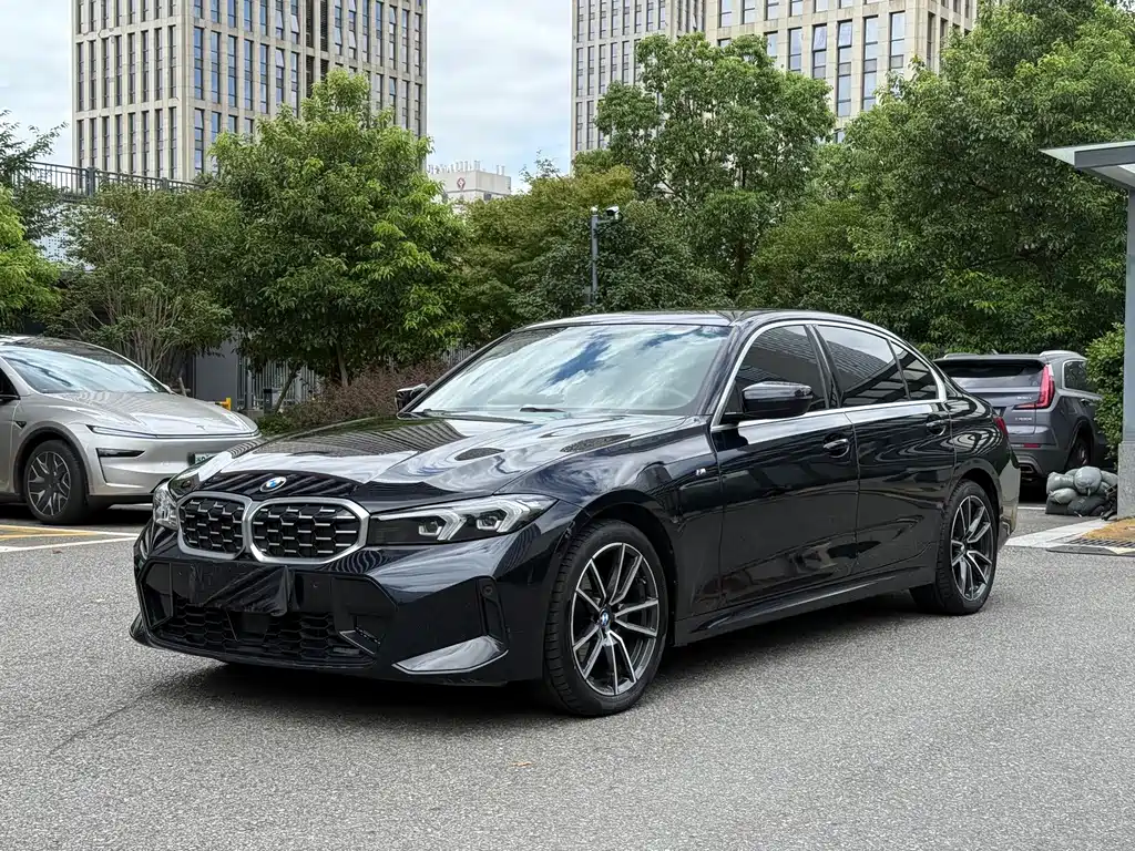 BMW 3 Series 2025 — фото 1