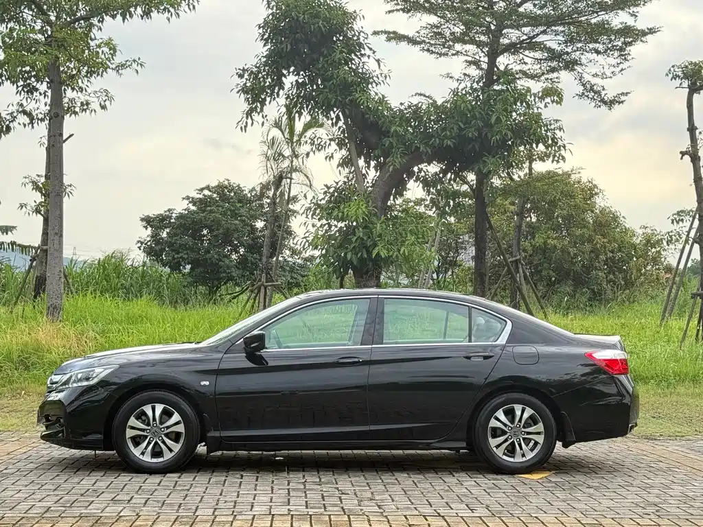 Honda Accord 2015 — фото 19