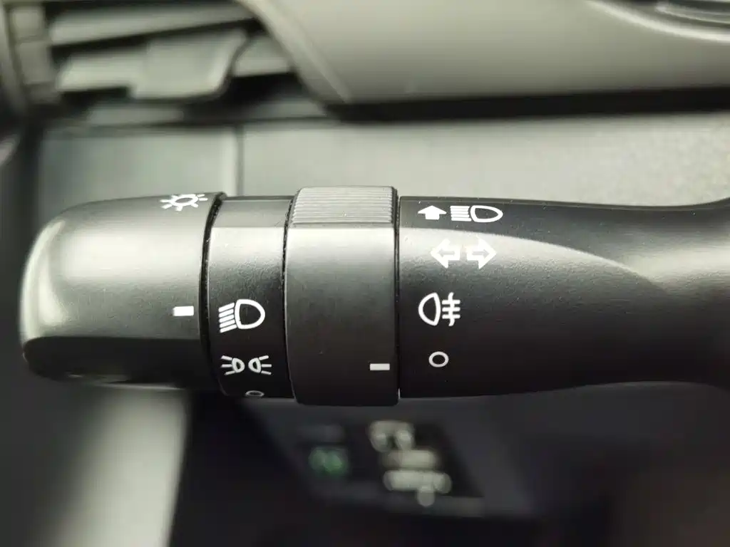Toyota Yaris L 2017 — фото 21