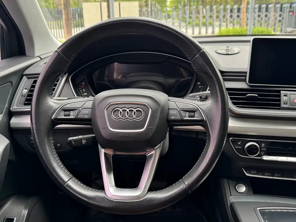 Audi Q5L 2020 — фото 16
