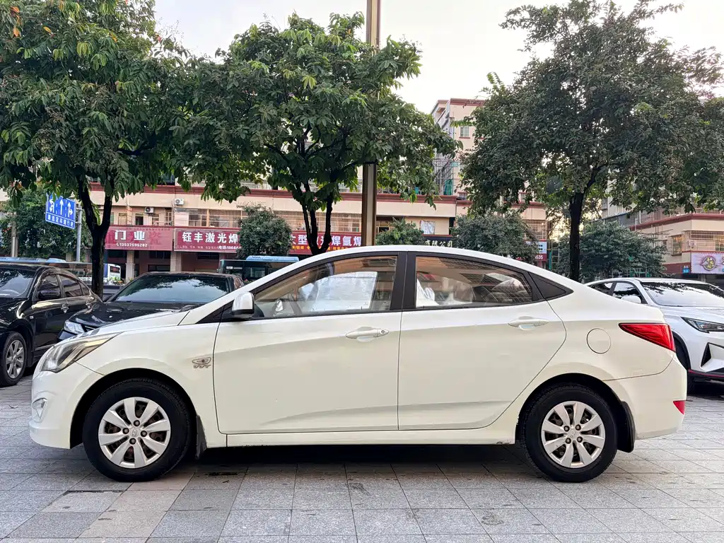 Hyundai Accent 2014 — фото 4