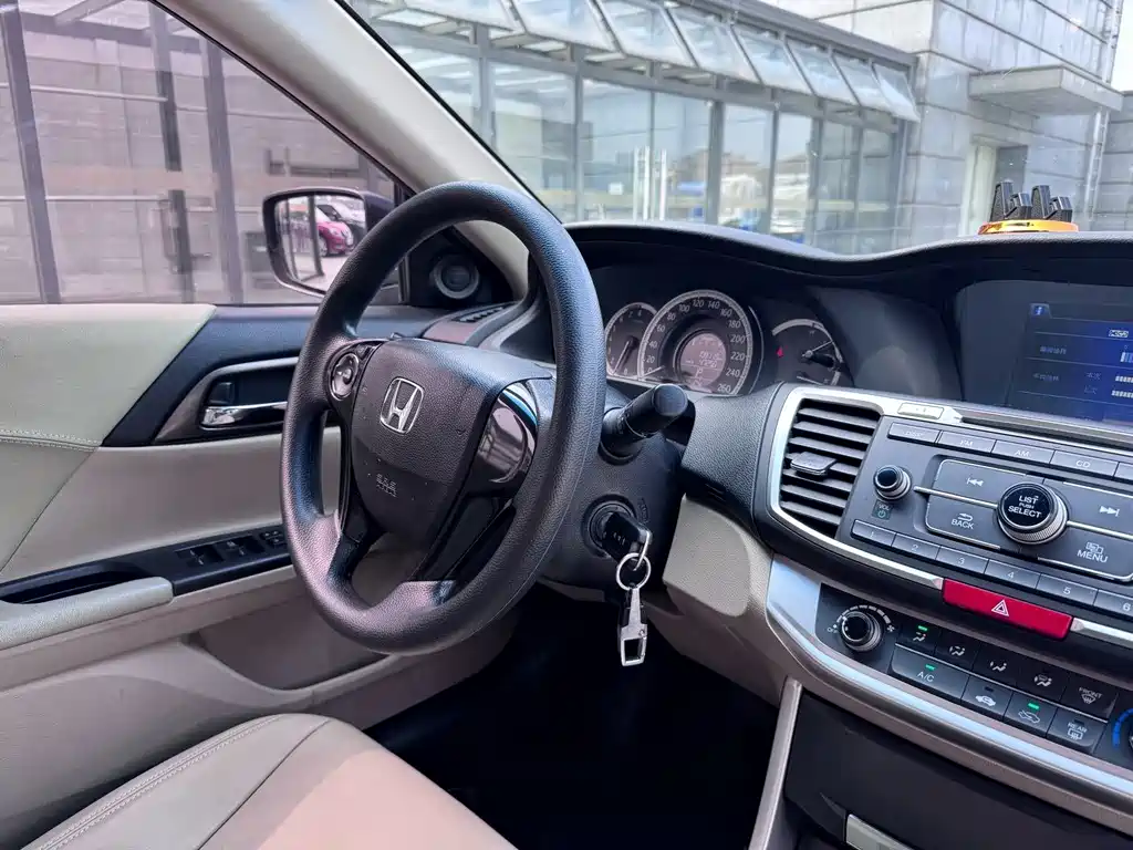 Honda Accord 2015 — фото 17