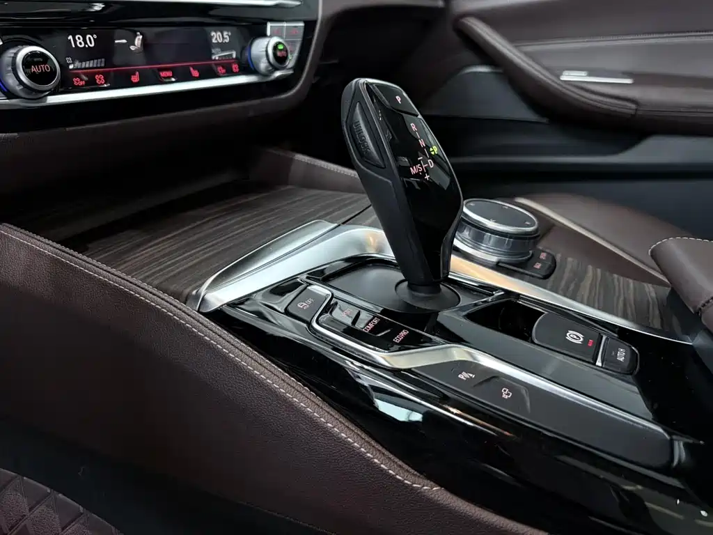 BMW 5 Series 2018 — фото 7