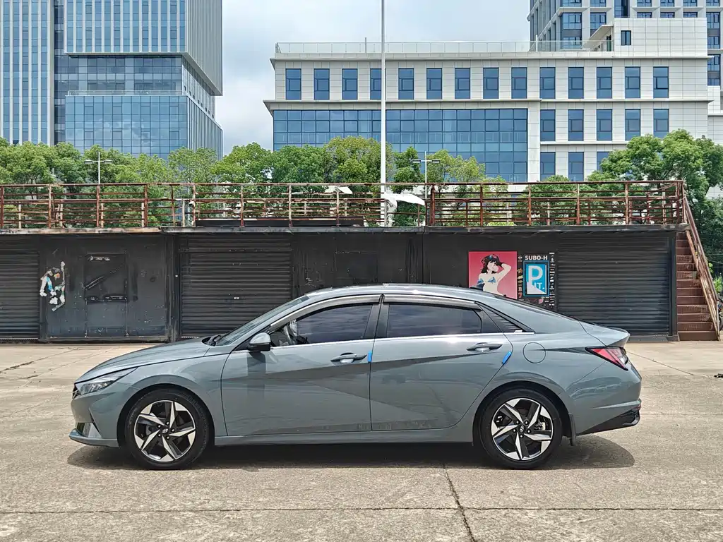 Hyundai Elantra 2022