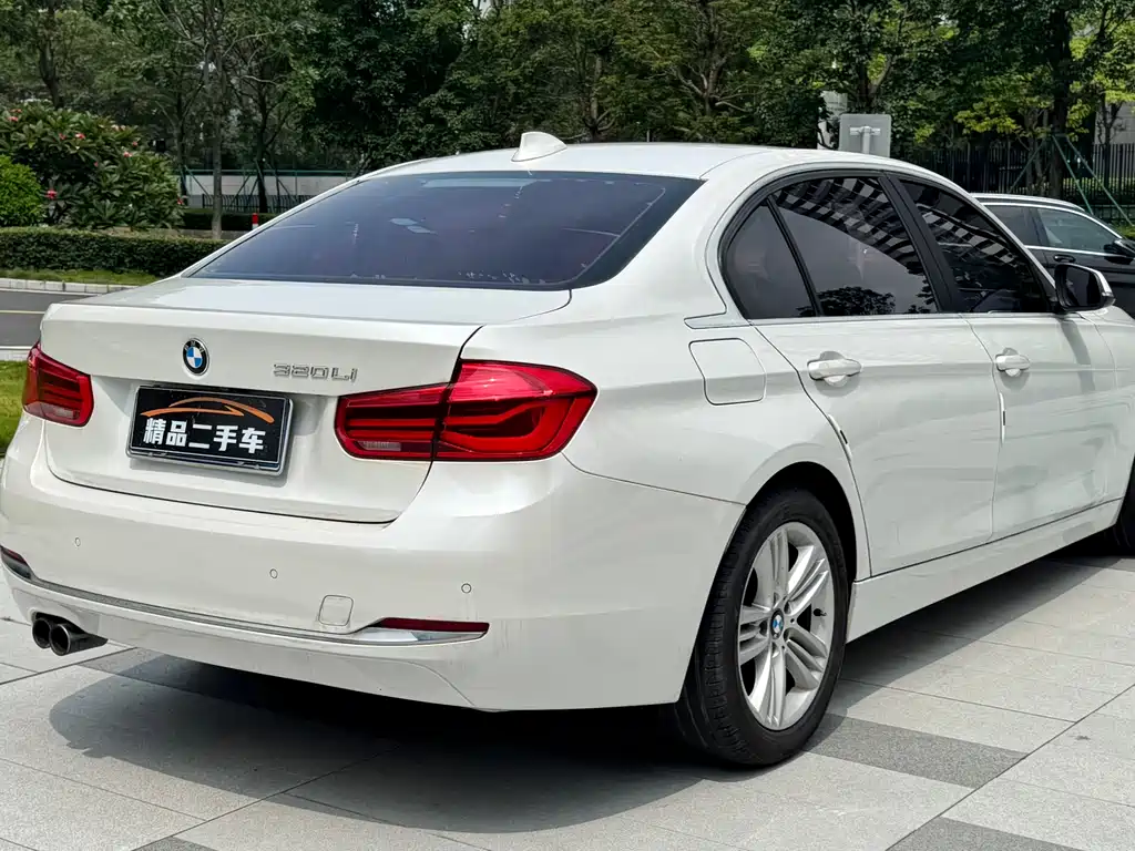 BMW 3 Series 2017 — фото 18