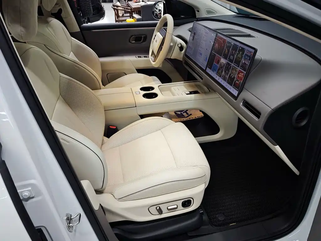 Li Auto i8 2025 — фото 30