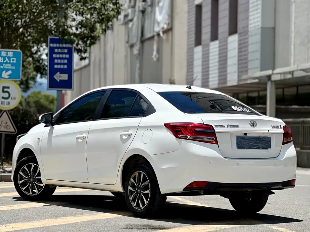 Toyota Yaris L 2021