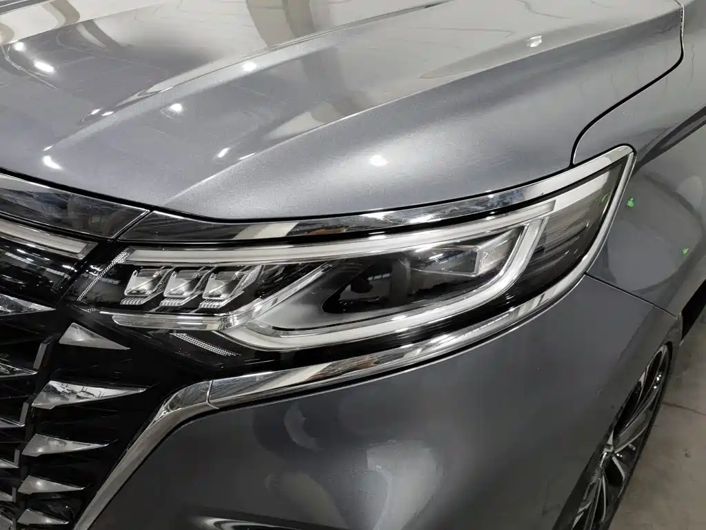 Roewe iMAX8 2025 — фото 7