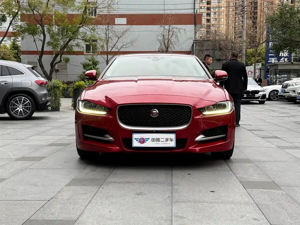 Jaguar XE 2017 — фото 2