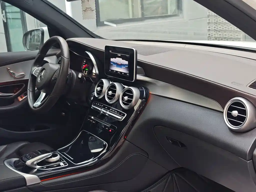 Mercedes-Benz GLC 2019 — фото 11