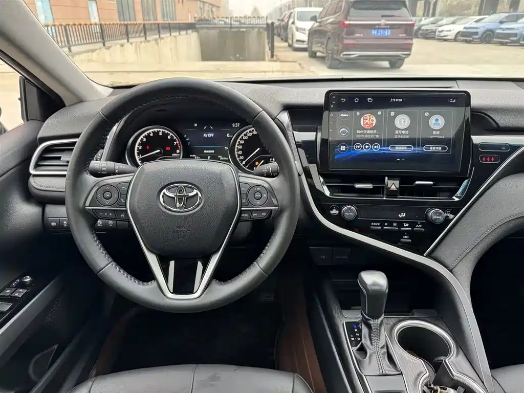 Toyota Camry 2022 — фото 10