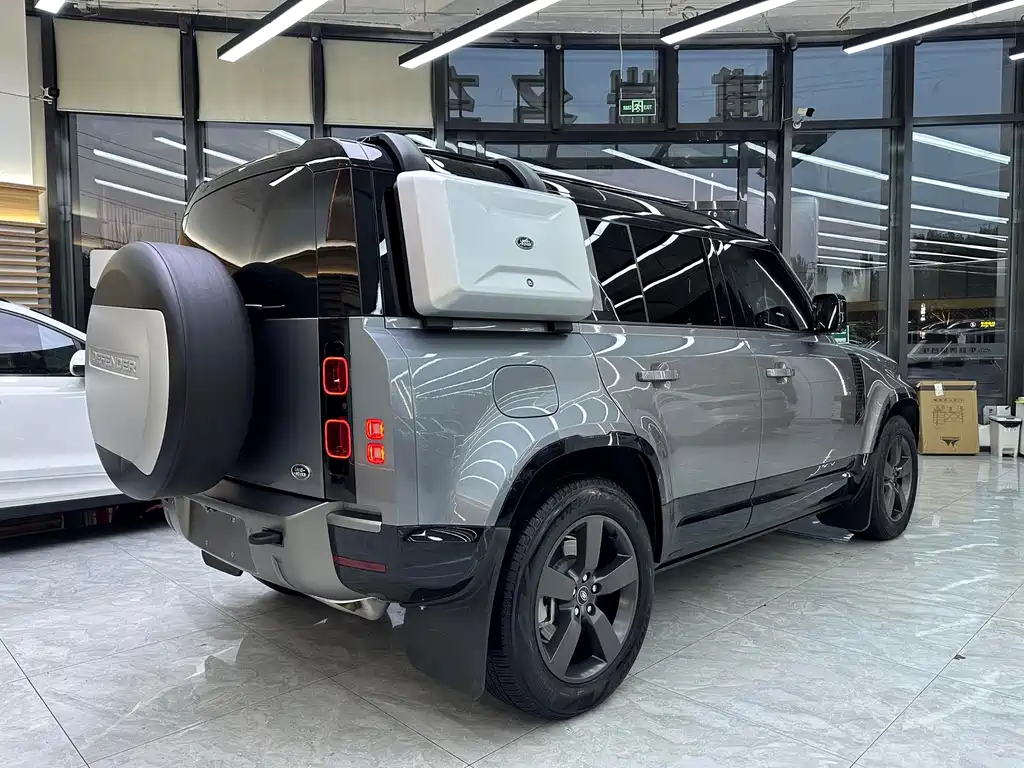 Land Rover Defender 2022 — фото 17