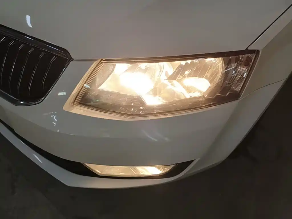 Skoda Octavia 2015 — фото 24