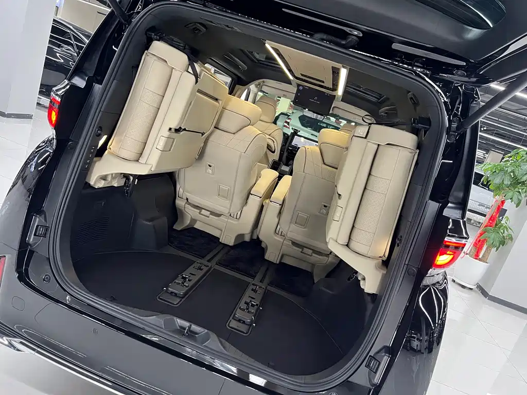 Toyota Vellfire 2024 — фото 8