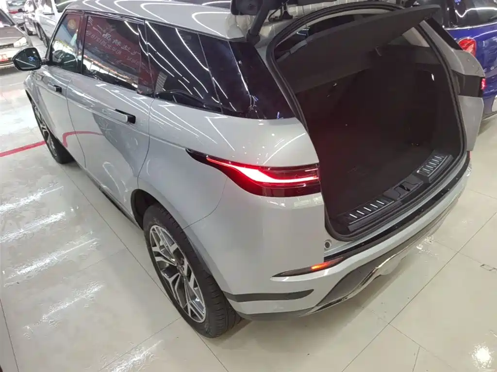 Land Rover Evoque 2025 — фото 4