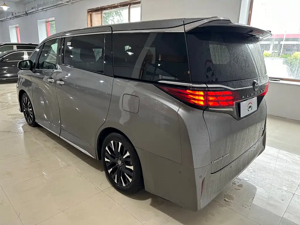 Toyota Alphard 2023 — фото 4