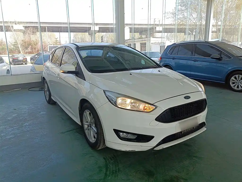 Ford Focus 2018 — фото 22