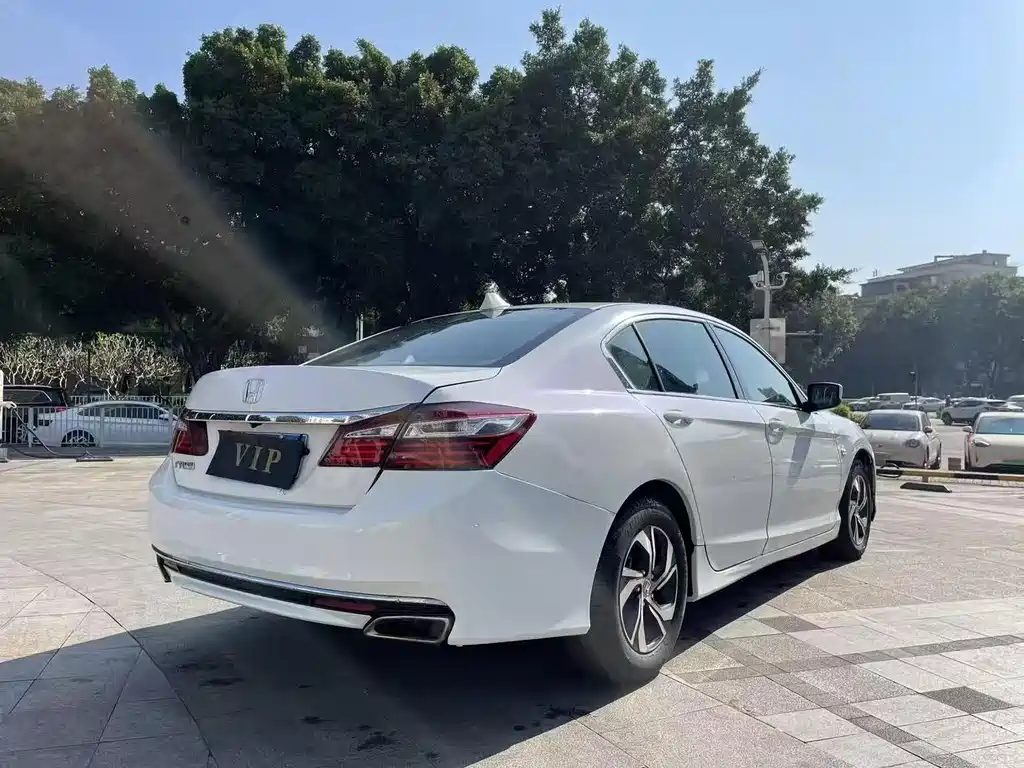 Honda Accord 2018 — фото 8