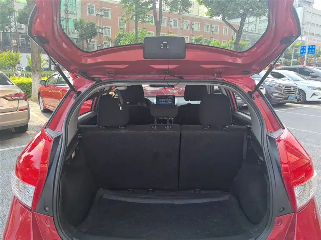 Toyota Yaris L 2016 — фото 19