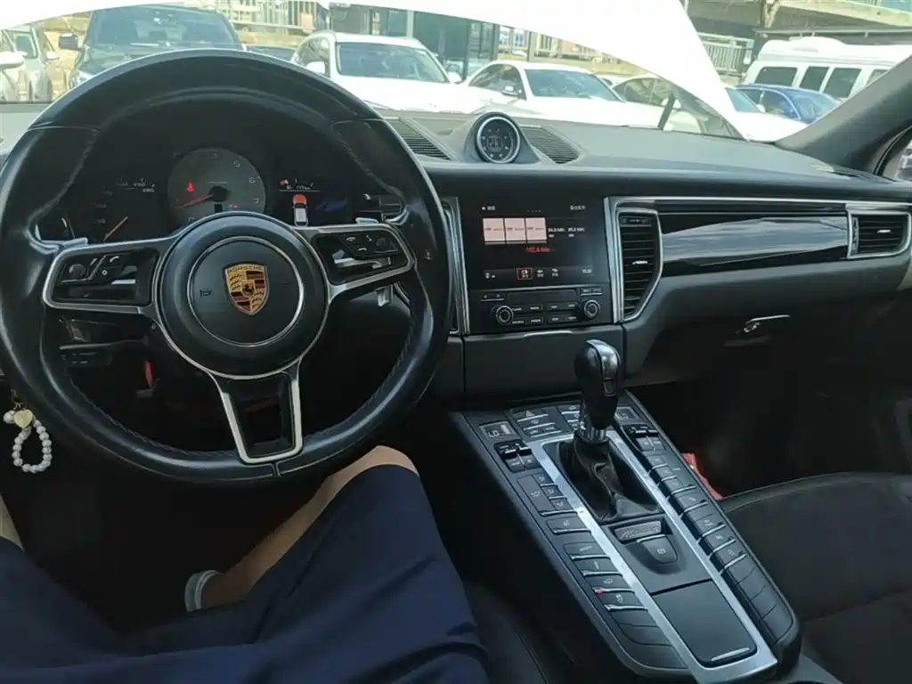Porsche Macan 2018 — фото 10