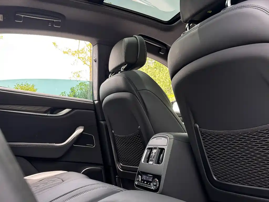 Maserati Levante 2018 — фото 17