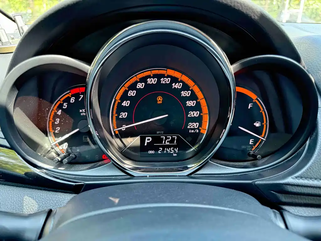 Toyota Yaris L 2023 — фото 18