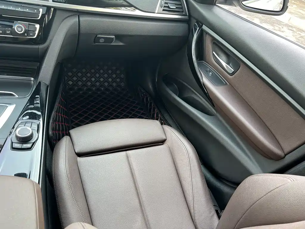 BMW 3 Series 2018 — фото 14