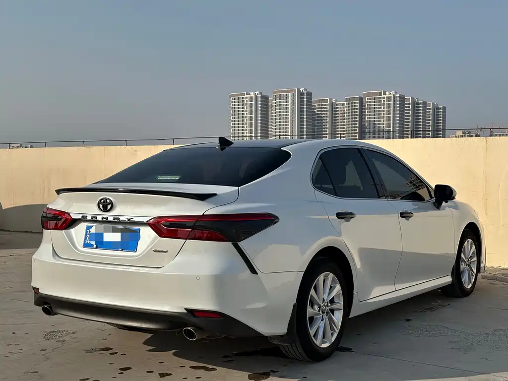 Toyota Camry 2023 — фото 12