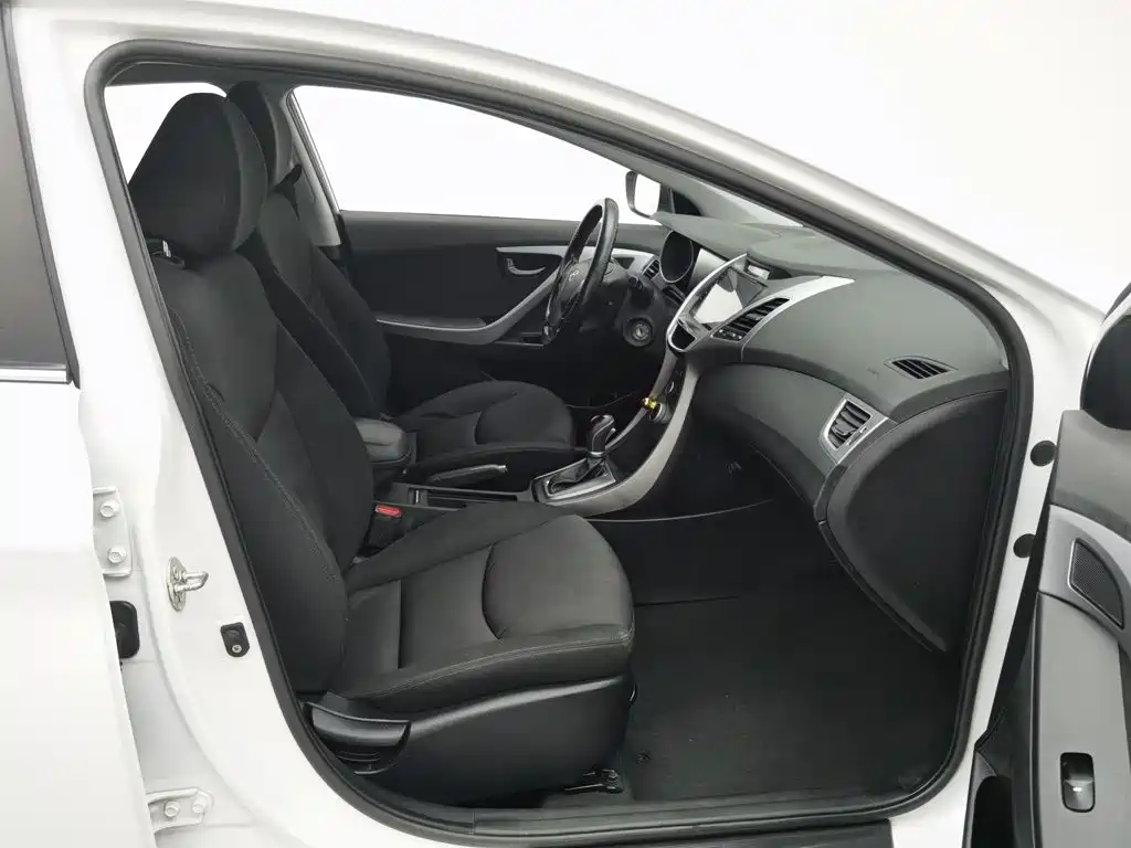 Hyundai Elantra Langdong 2017 — фото 23