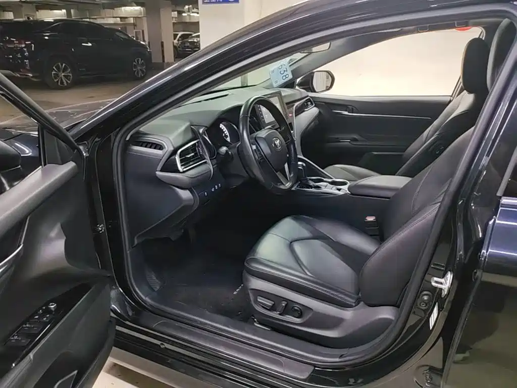 Toyota Camry 2023 — фото 16