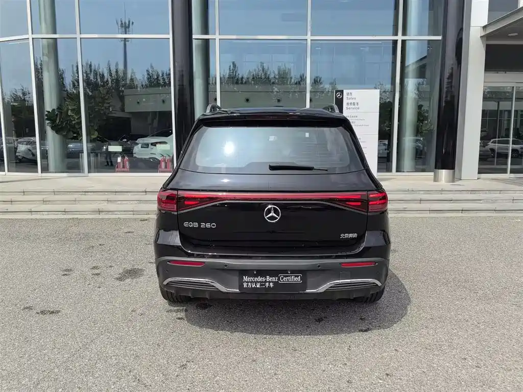 Mercedes-Benz EQB 2025