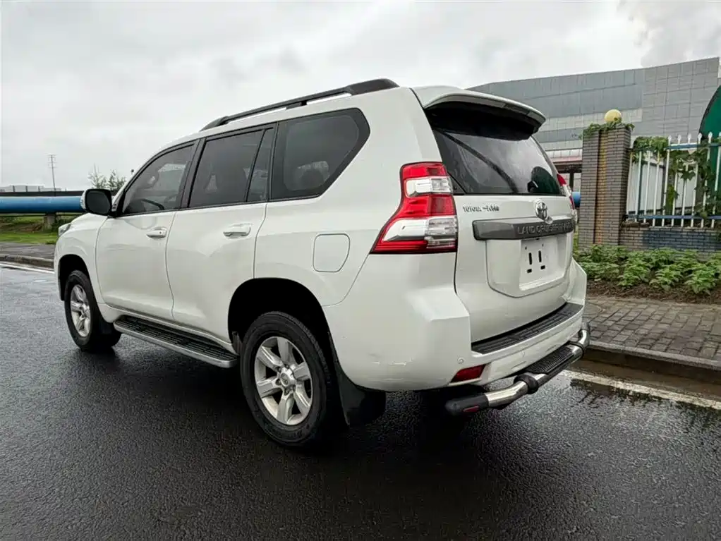 Toyota Prado 2017 — фото 9