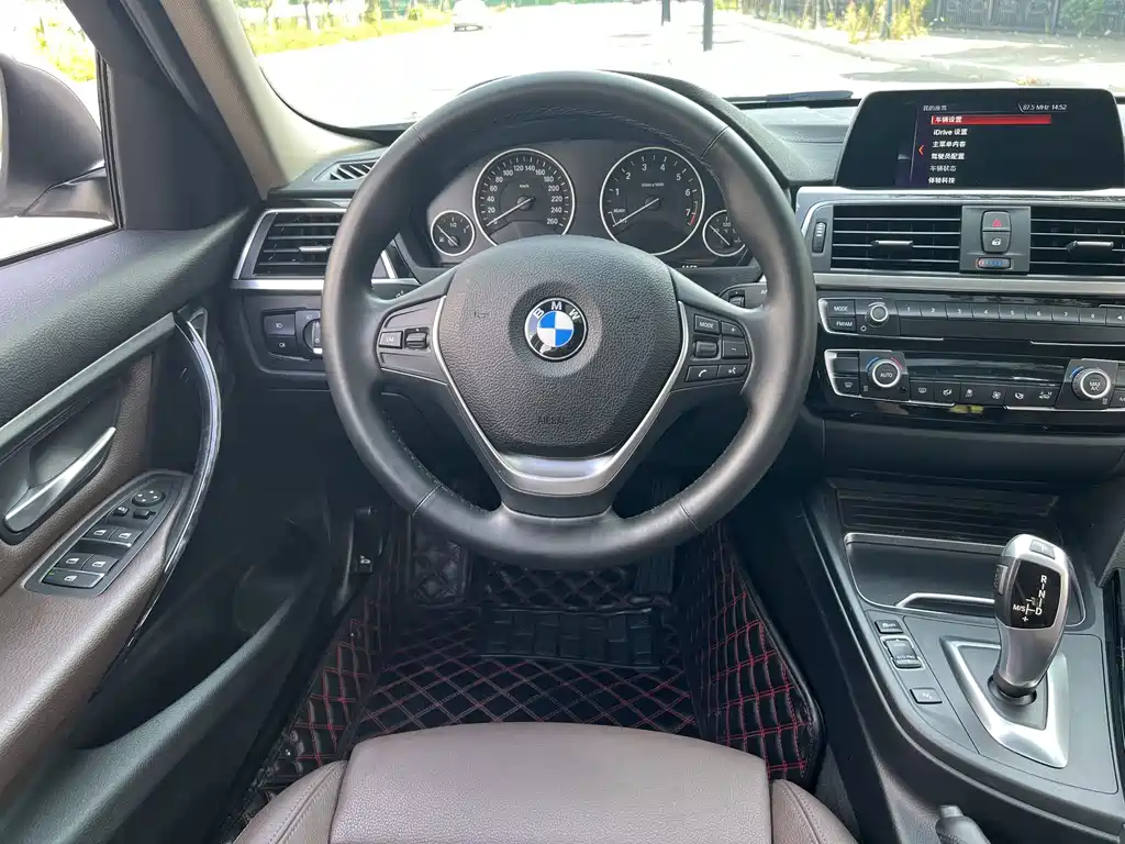 BMW 3 Series 2018 — фото 20