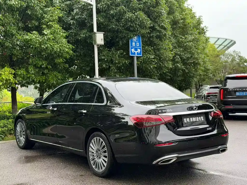 Mercedes-Benz E-Class 2023 — фото 9