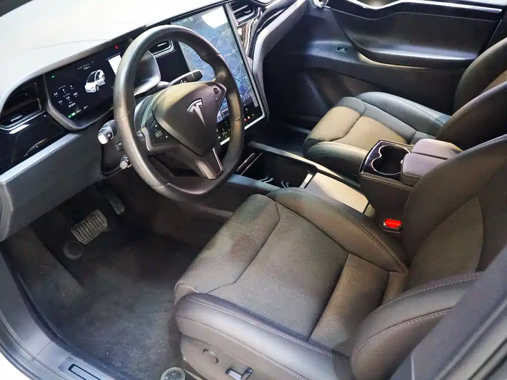 Tesla Model X 2016 — фото 9