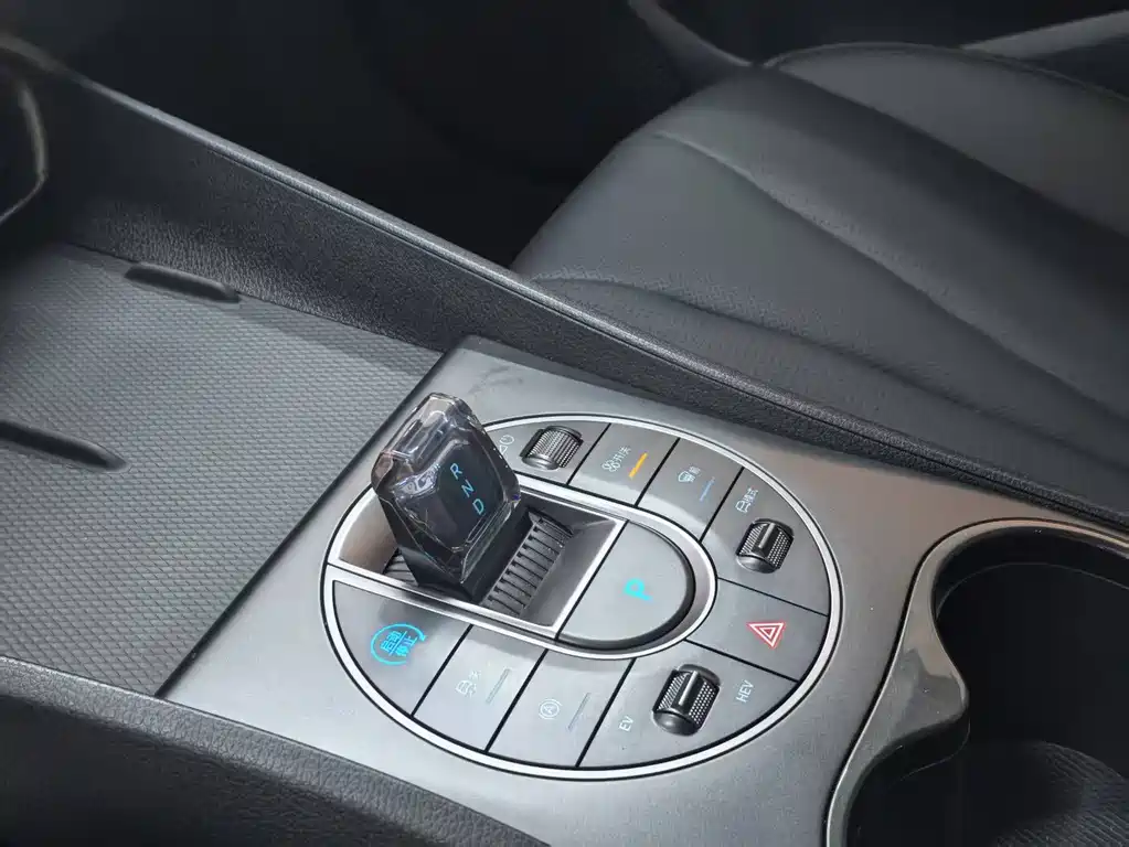 BYD Seal 05 DM-i 2025 — фото 10