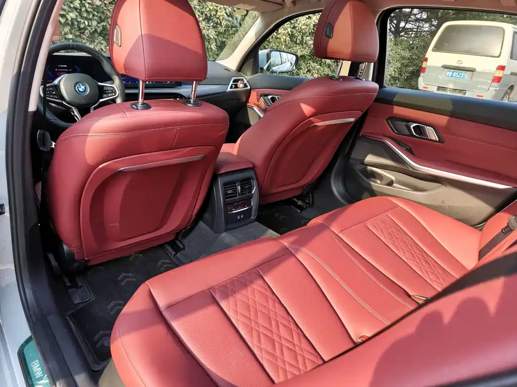 BMW i3 2025 — фото 10