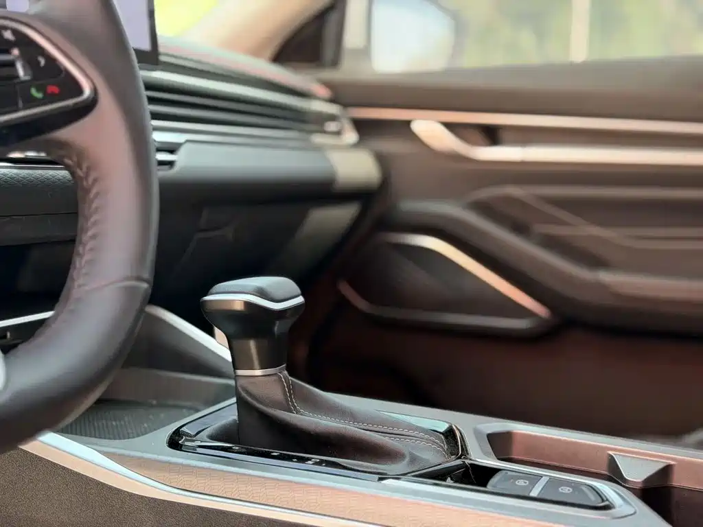 Geely Emgrand 2024