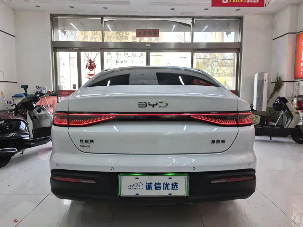 BYD Seal 05 DM-i 2025 — фото 11