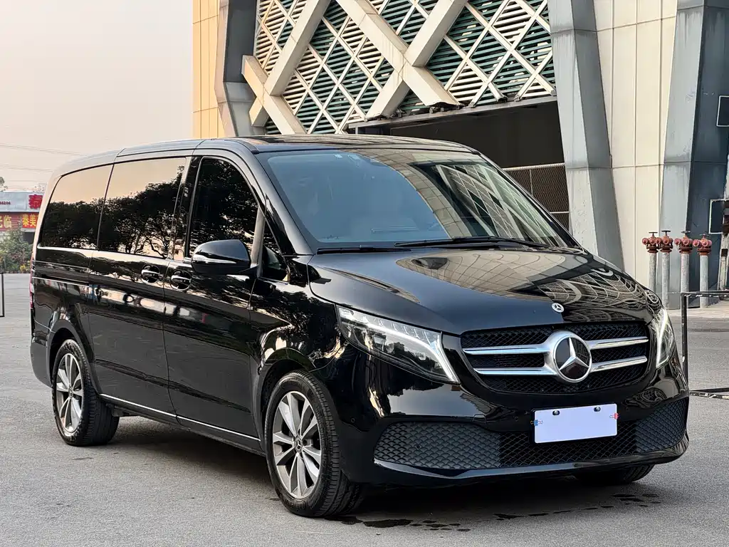 Mercedes-Benz V-Class 2023 — фото 3