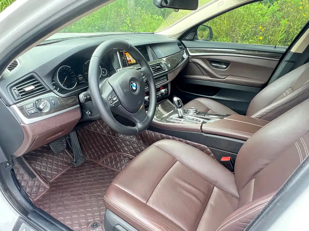 BMW 5 Series 2017 — фото 10