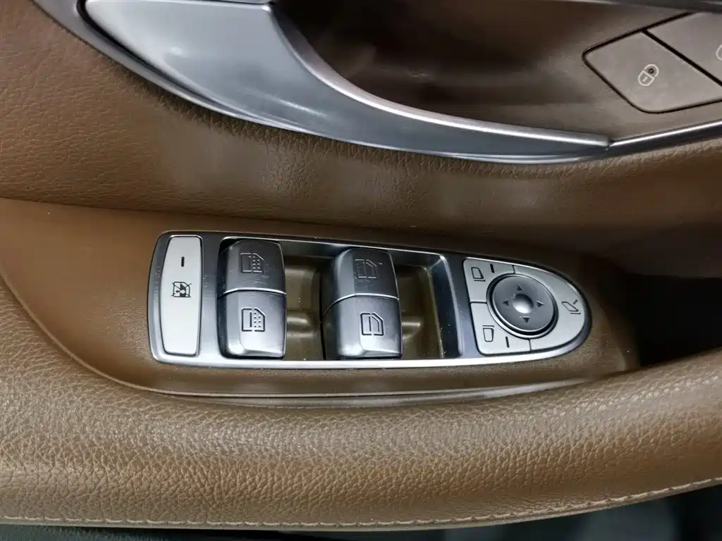 Mercedes-Benz E-Class 2020 — фото 9
