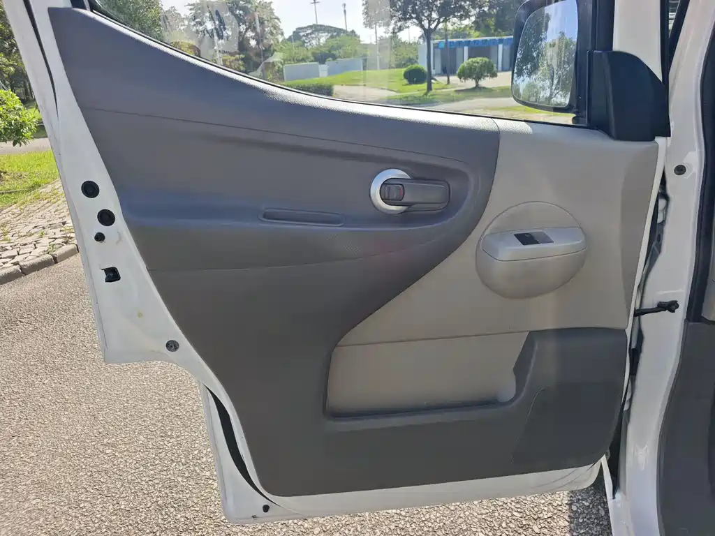Nissan NV200 2018 — фото 14