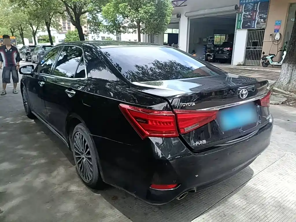 Toyota Crown 2019